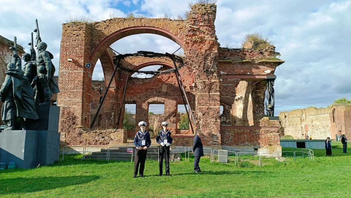 Курсантский патруль в крепости Орешек Курсантский патруль в крепости Орешек