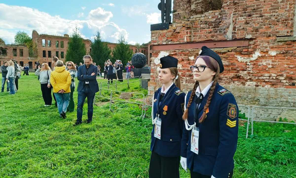 Курсантский патруль в крепости Орешек Курсантский патруль в крепости Орешек
