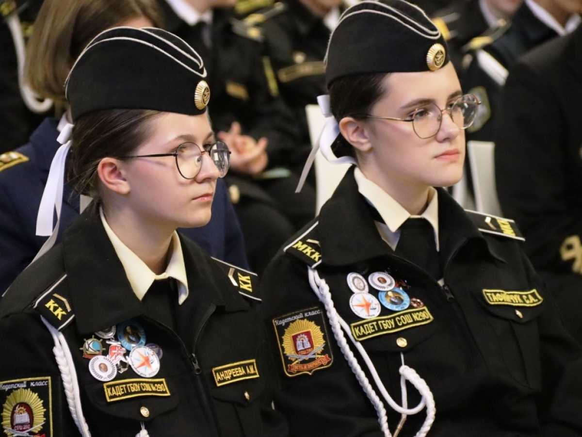 В Центральном военно-морском музее наградили победителей XXX Слёта юных моряков В Центральном военно-морском музее наградили победителей XXX Слёта юных моряков