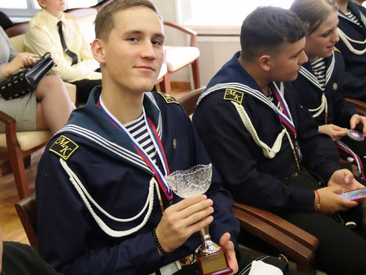 В Центральном военно-морском музее наградили победителей XXX Слёта юных моряков В Центральном военно-морском музее наградили победителей XXX Слёта юных моряков