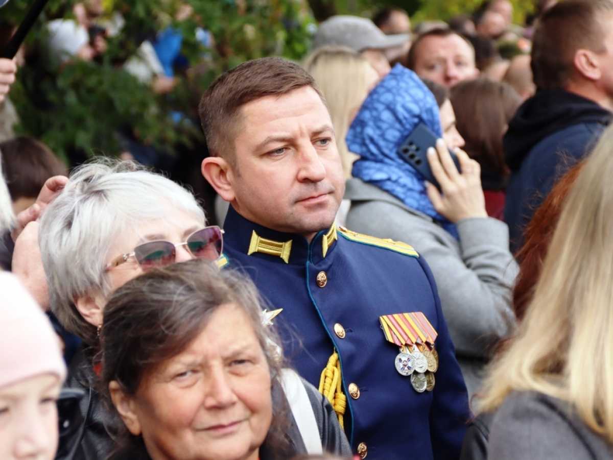 Тысяча первокурсников Морской технической академии принесли клятву-присягу в Кронштадте Тысяча первокурсников Морской технической академии принесли клятву-присягу в Кронштадте