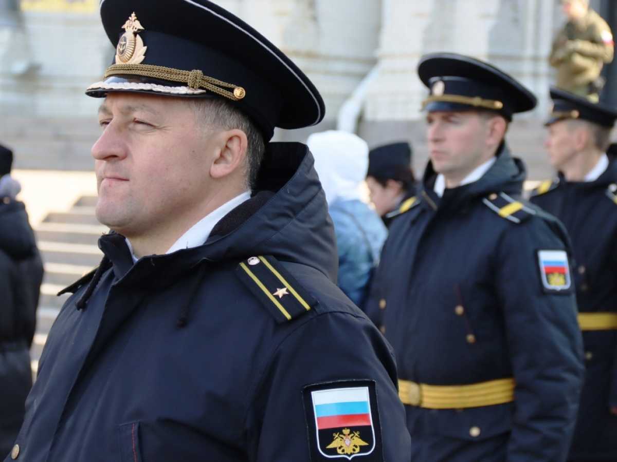 Тысяча первокурсников Морской технической академии принесли клятву-присягу в Кронштадте Тысяча первокурсников Морской технической академии принесли клятву-присягу в Кронштадте