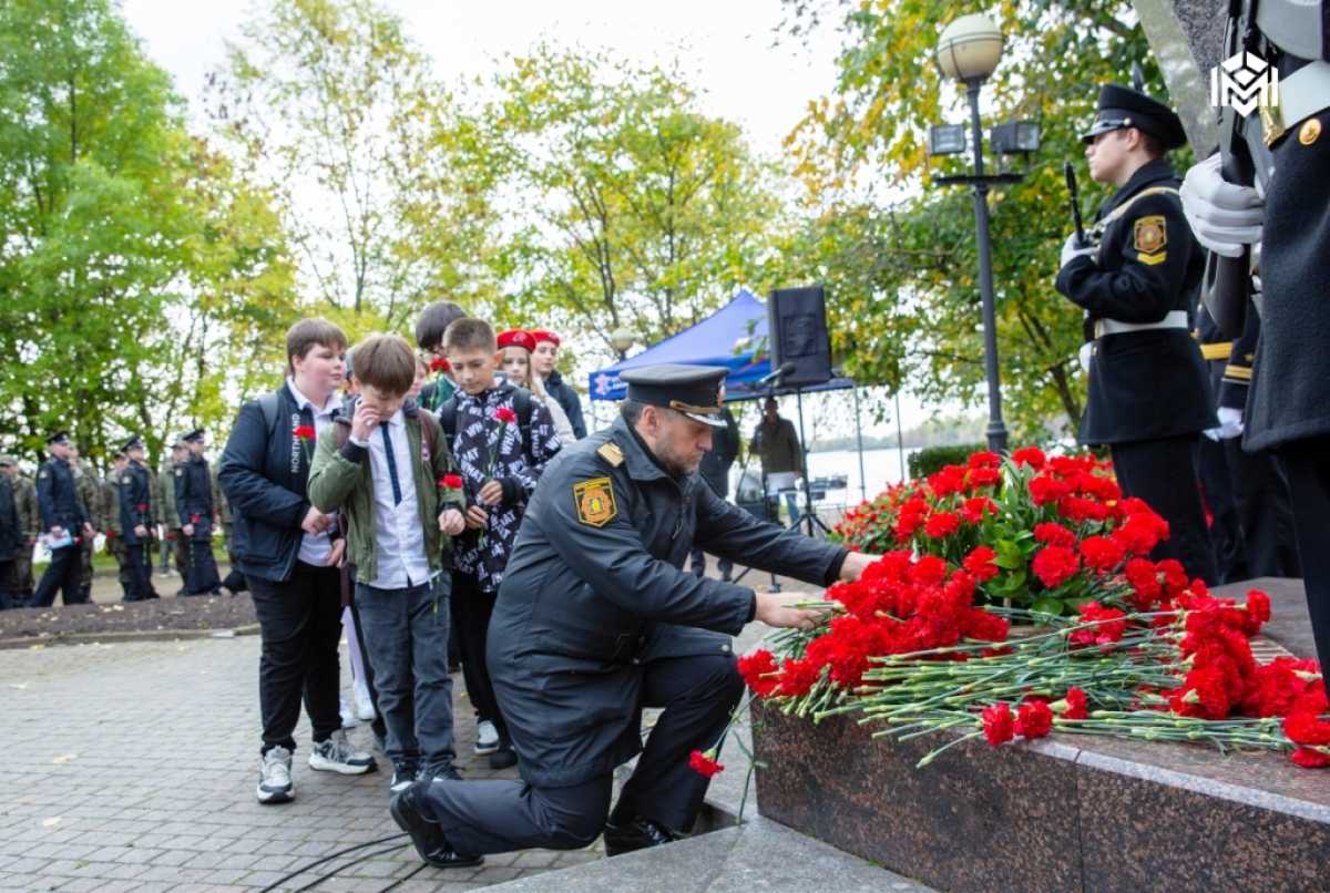 В Кронштадте почтили память моряков-балтийцев В Кронштадте почтили память моряков-балтийцев