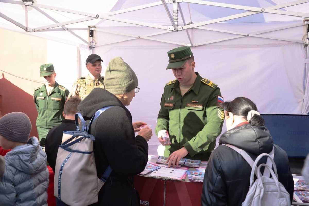 В Санкт-Петербурге прошёл фестиваль «Своих не бросаем» В Санкт-Петербурге прошёл фестиваль «Своих не бросаем»
