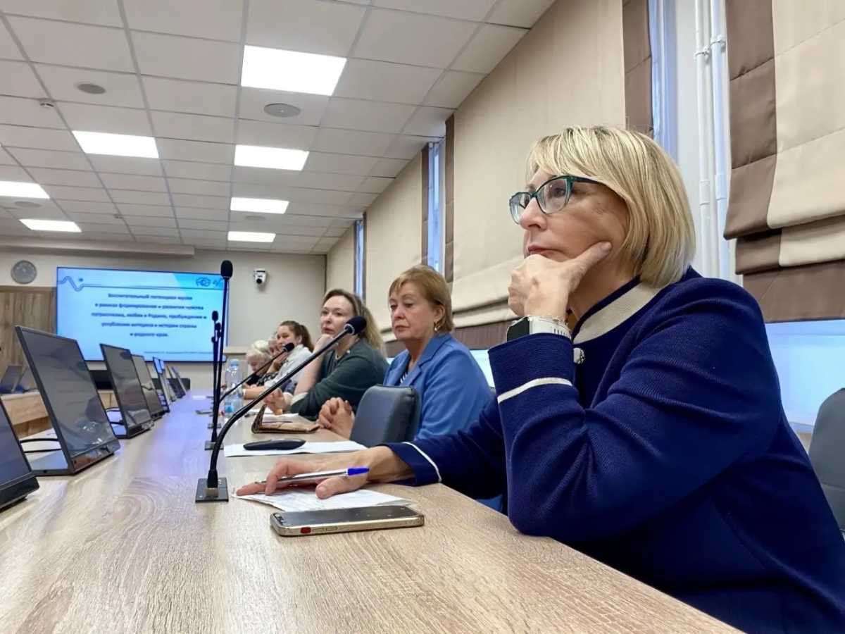 Первое в новом учебном году заседание учебно-методического объединения музеев СПО Первое в новом учебном году заседание учебно-методического объединения музеев СПО