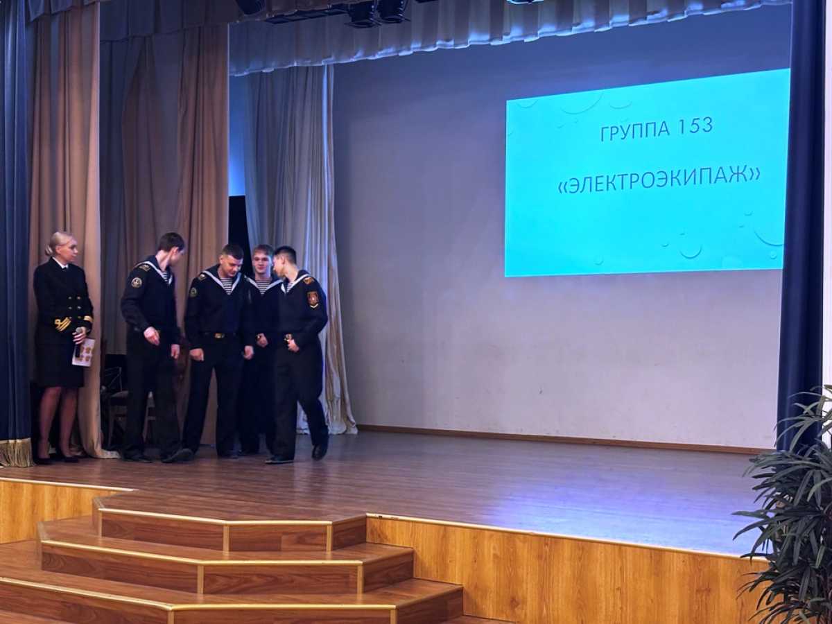 «Знакомьтесь, экипажи»: первокурсники Морской технической академии представили свои команды «Знакомьтесь, экипажи»: первокурсники Морской технической академии представили свои команды