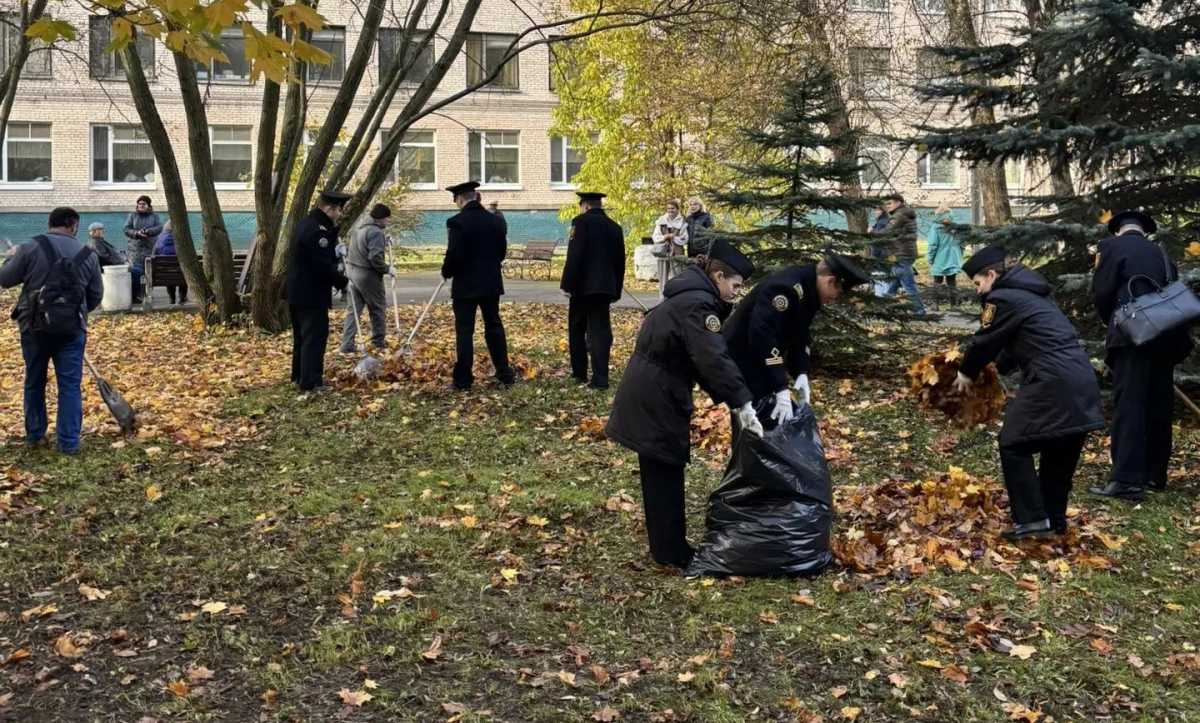 Субботник объединяет поколения Субботник объединяет поколения