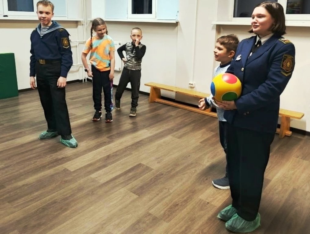 Курсанты МТА организовали спортивный праздник «Армейские забавы» Курсанты МТА организовали спортивный праздник «Армейские забавы»