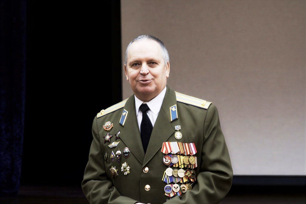 Живой диалог о чести и долге
