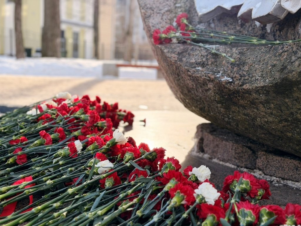 Память, объединяющая поколения Память, объединяющая поколения