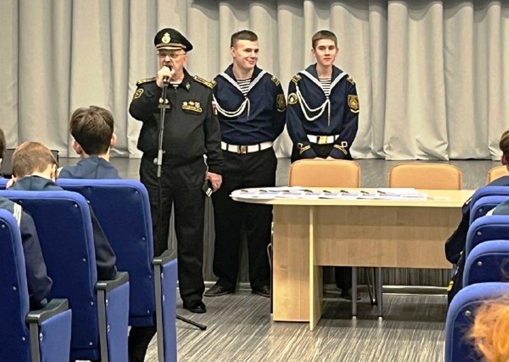 Из академии в лицей. Или наоборот? Из академии в лицей. Или наоборот?