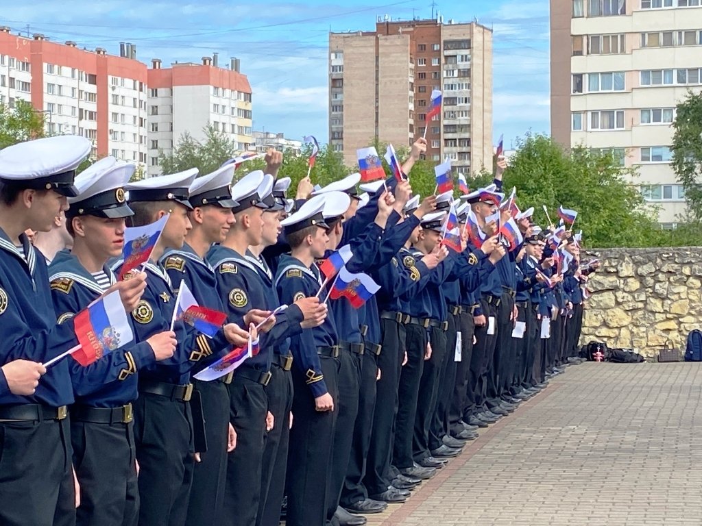 Я, ты, он, она – вместе целая страна!