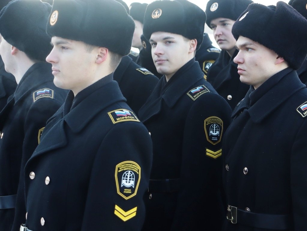 Торжественное возложение цветов у памятника «Царь-плотник» Торжественное возложение цветов у памятника «Царь-плотник»