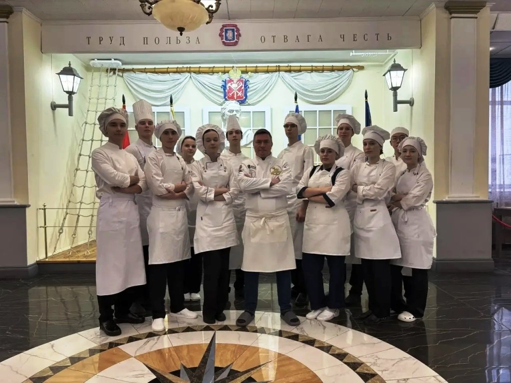 Курсанты Морской технической академии учатся у лучших поваров