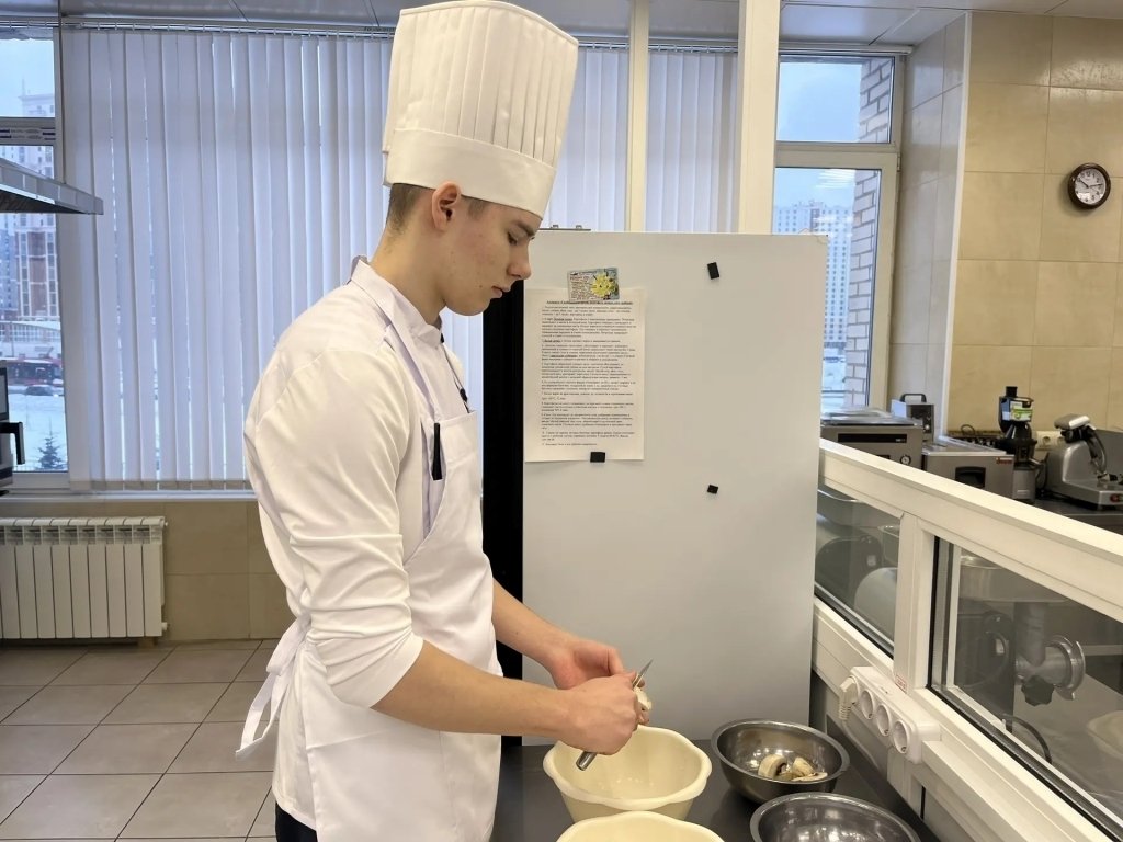 Курсанты Морской технической академии учатся у лучших поваров
