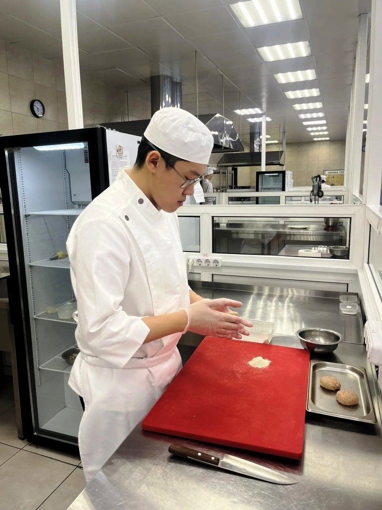 Курсанты Морской технической академии учатся у лучших поваров