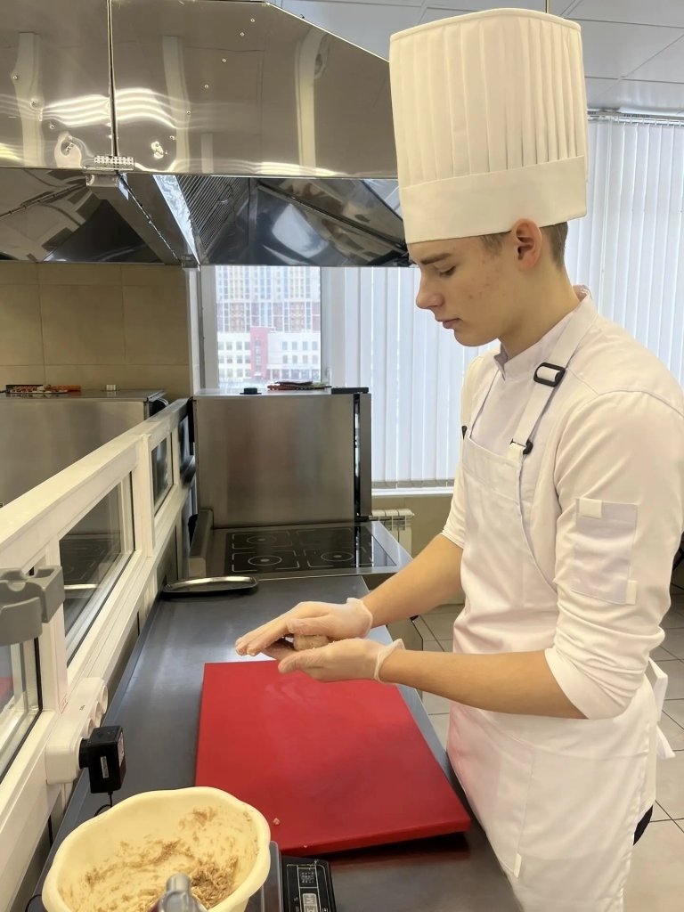 Курсанты Морской технической академии учатся у лучших поваров