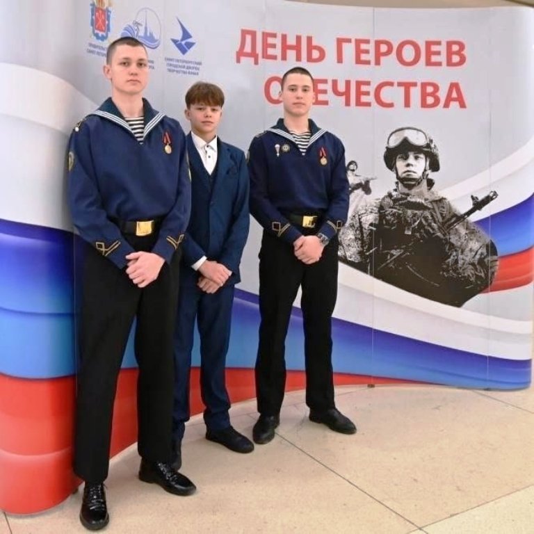 На подвиге равняются сердца
