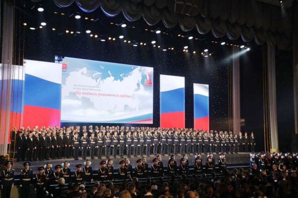 На подвиге равняются сердца