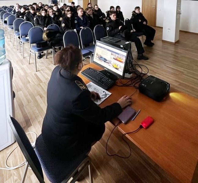 Курсанты Морской технической академии в гостях у «Горэлектротранса»