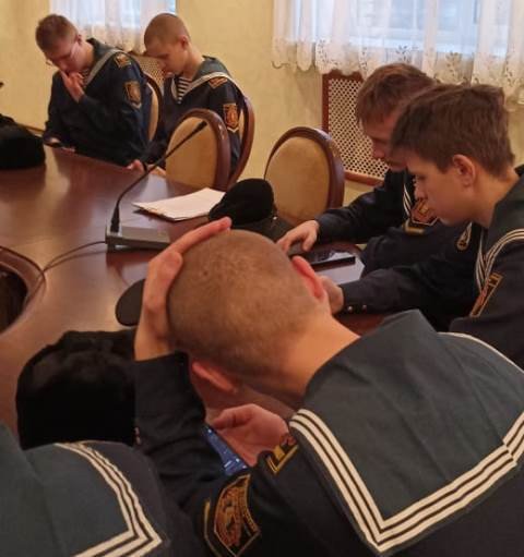 Подготовка волонтеров к фестивалю «Волшебный фонарь» в Морской технической академии Подготовка волонтеров к фестивалю «Волшебный фонарь» в Морской технической академии