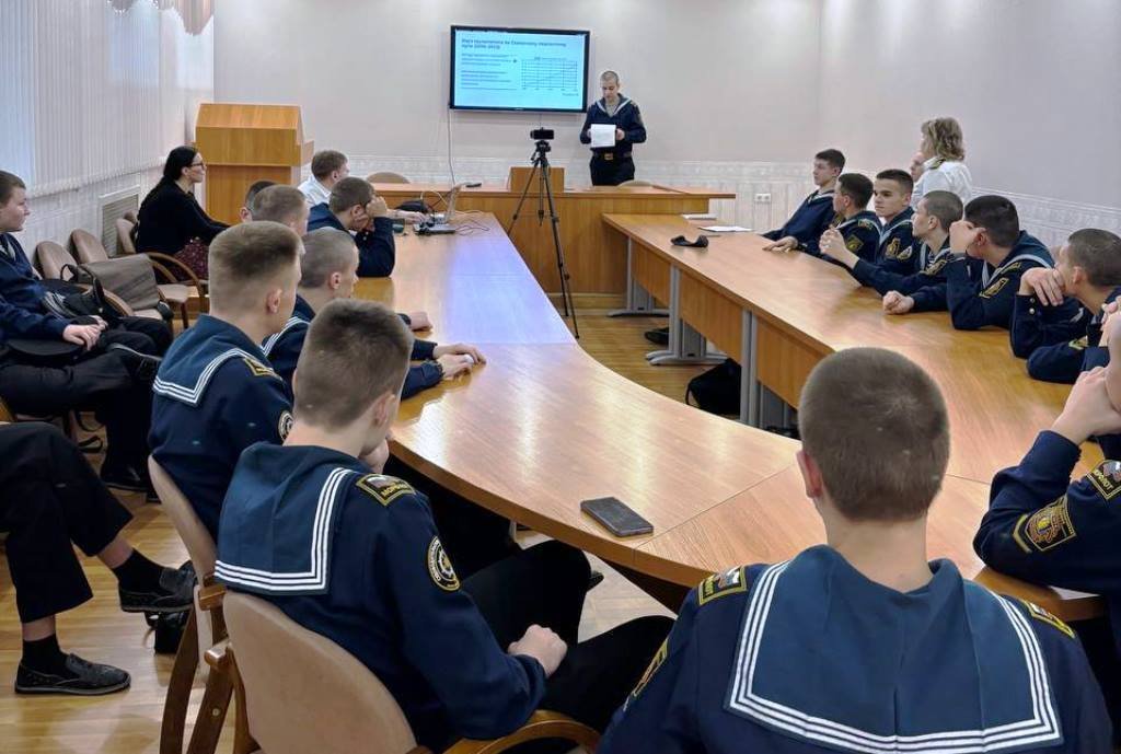 Морская техническая академия провела онлайн-урок о Северном морском пути для школьников Краснодарского края Морская техническая академия провела онлайн-урок о Северном морском пути для школьников Краснодарского края