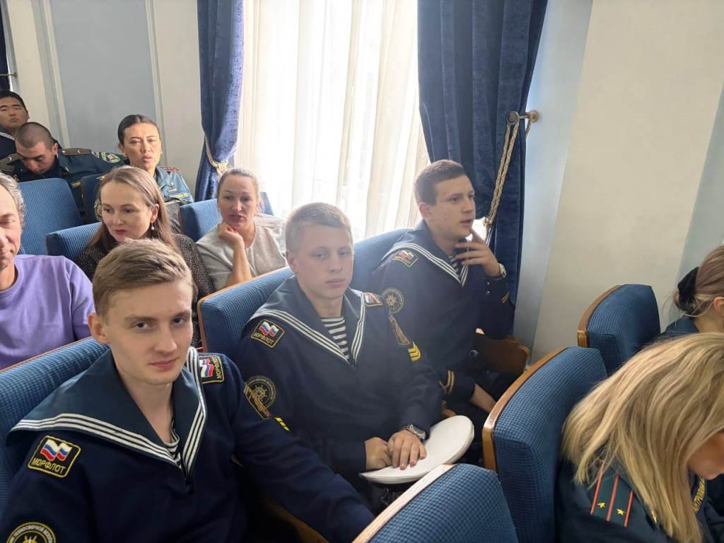 Будущие специалисты по безопасности на акватории побывали на профессиональном форуме МЧС Будущие специалисты по безопасности на акватории побывали на профессиональном форуме МЧС