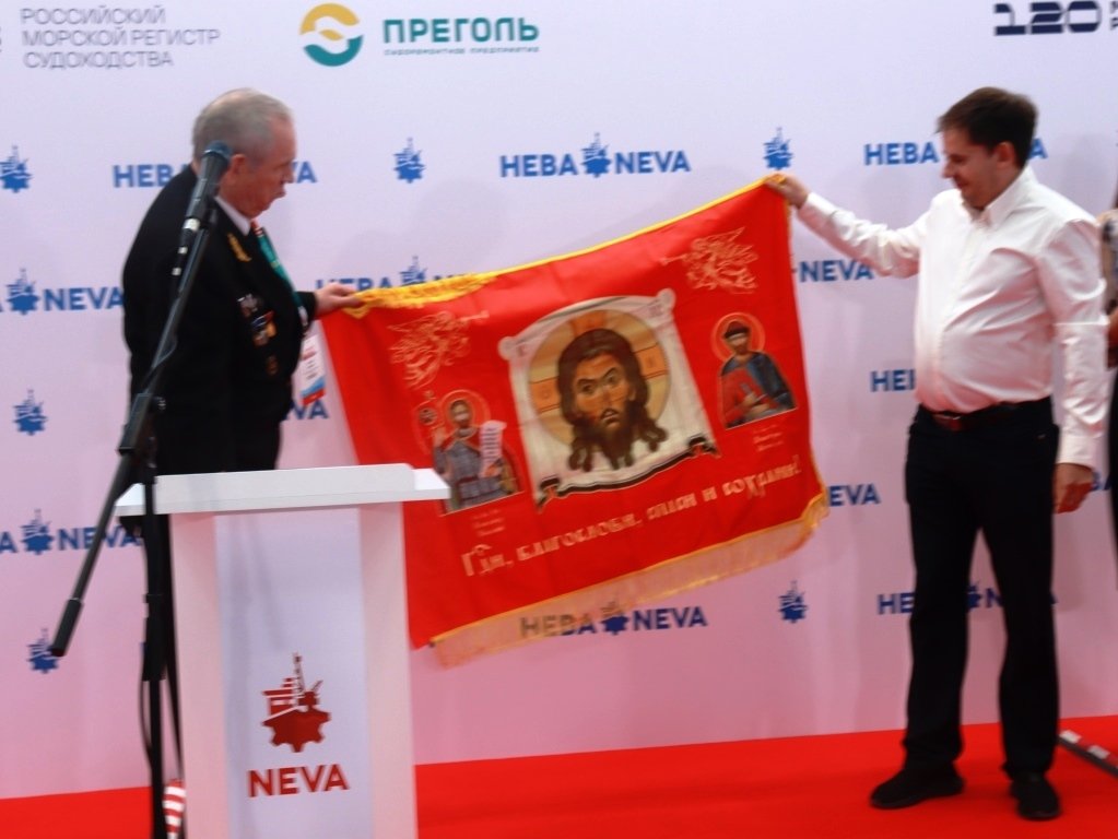 Церемония передачи знамён