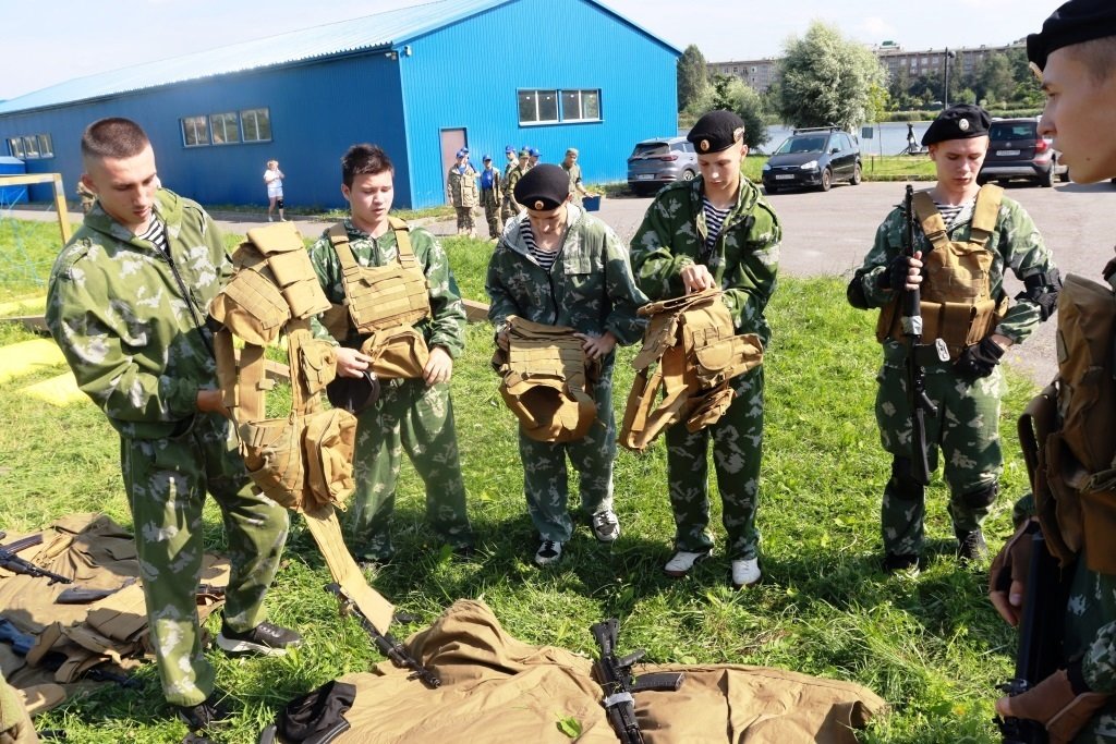 Этап военно-спортивной игры «Юнфлот» прошел на базе Морской технической академии. Этап военно-спортивной игры «Юнфлот» прошел на базе Морской технической академии.