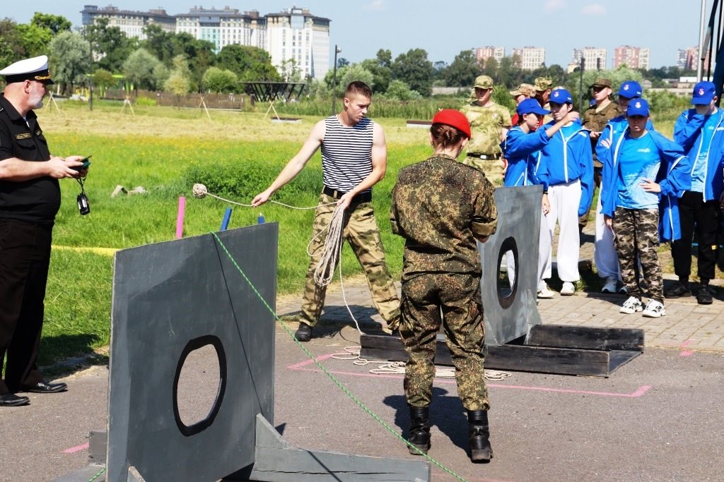 Этап военно-спортивной игры «Юнфлот» прошел на базе Морской технической академии. Этап военно-спортивной игры «Юнфлот» прошел на базе Морской технической академии.