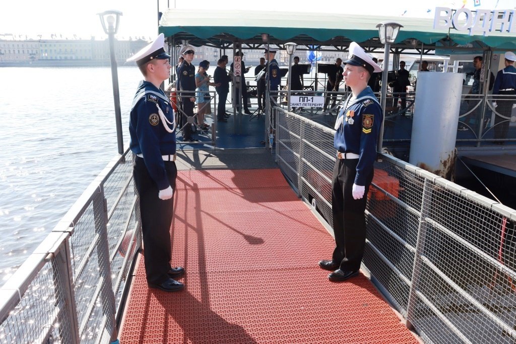 Курсанты Морской технической академии приняли участие в праздновании Дня Военно-морского флота Курсанты Морской технической академии приняли участие в праздновании Дня Военно-морского флота