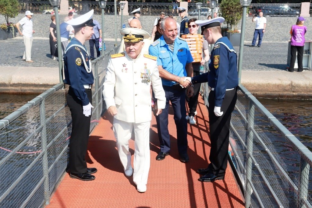 Курсанты Морской технической академии приняли участие в праздновании Дня Военно-морского флота Курсанты Морской технической академии приняли участие в праздновании Дня Военно-морского флота