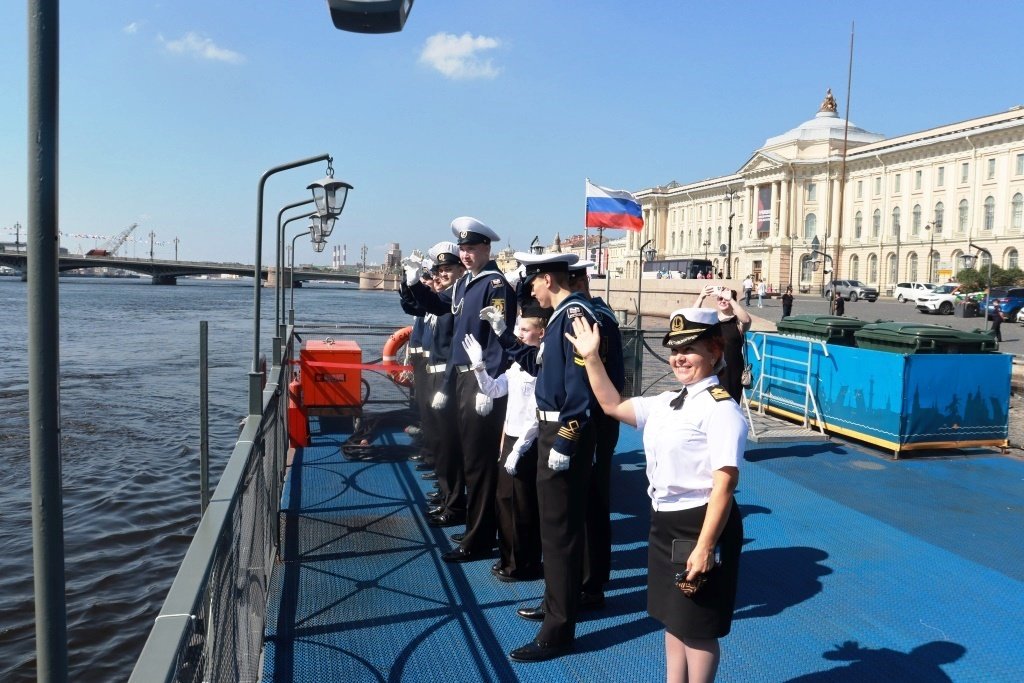 Курсанты Морской технической академии приняли участие в праздновании Дня Военно-морского флота Курсанты Морской технической академии приняли участие в праздновании Дня Военно-морского флота