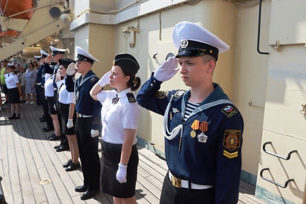 Курсанты Морской технической академии приняли участие в праздновании Дня Военно-морского флота Курсанты Морской технической академии приняли участие в праздновании Дня Военно-морского флота