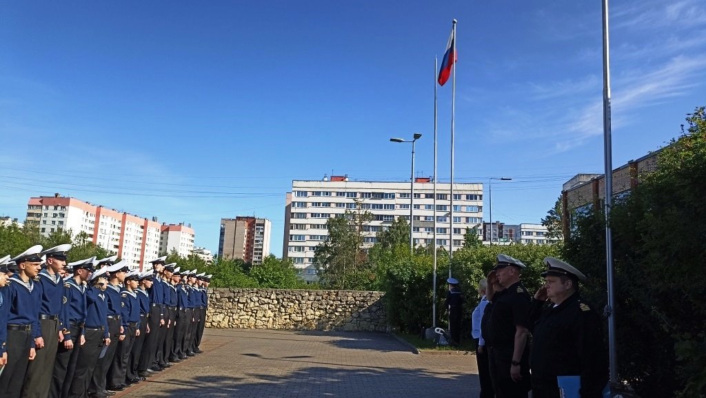 В Морской технической академии почтили День памяти и скорби минутой молчания