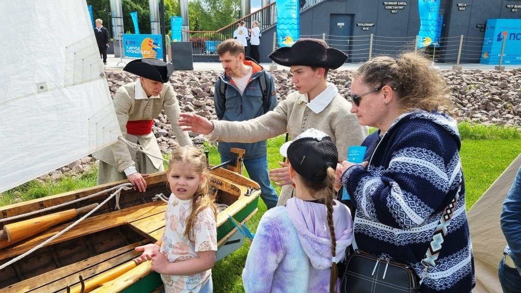 Погружение в эпоху Петра Великого на фестивале «Паруса Кронштадта»