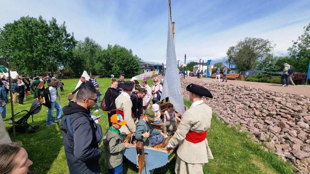 Погружение в эпоху Петра Великого на фестивале «Паруса Кронштадта»