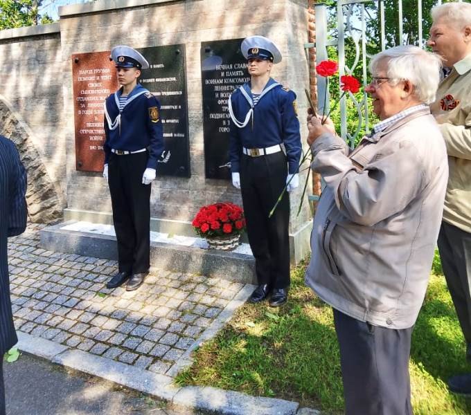 Курсанты Морской технической академии и ветераны почтили память комсомольцев-героев Великой Отечественной войны Курсанты Морской технической академии и ветераны почтили память комсомольцев-героев Великой Отечественной войны