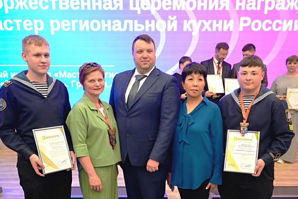 Курсант Морской технической академии стал победителем проекта «Мастер региональной кухни России – 2025» Курсант Морской технической академии стал победителем проекта «Мастер региональной кухни России – 2025»