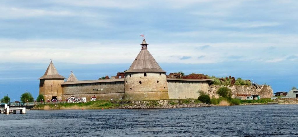 Погружение в историю: Экскурсия курсантов Морской технической академии в крепость Орешек Погружение в историю: Экскурсия курсантов Морской технической академии в крепость Орешек