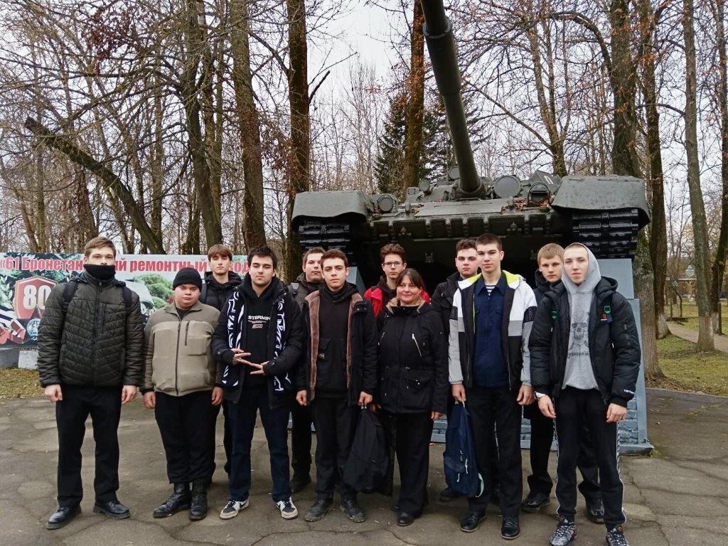 61-й Бронетанковый ремонтный завод отметил курсантов Морской технической академии 61-й Бронетанковый ремонтный завод отметил курсантов Морской технической академии