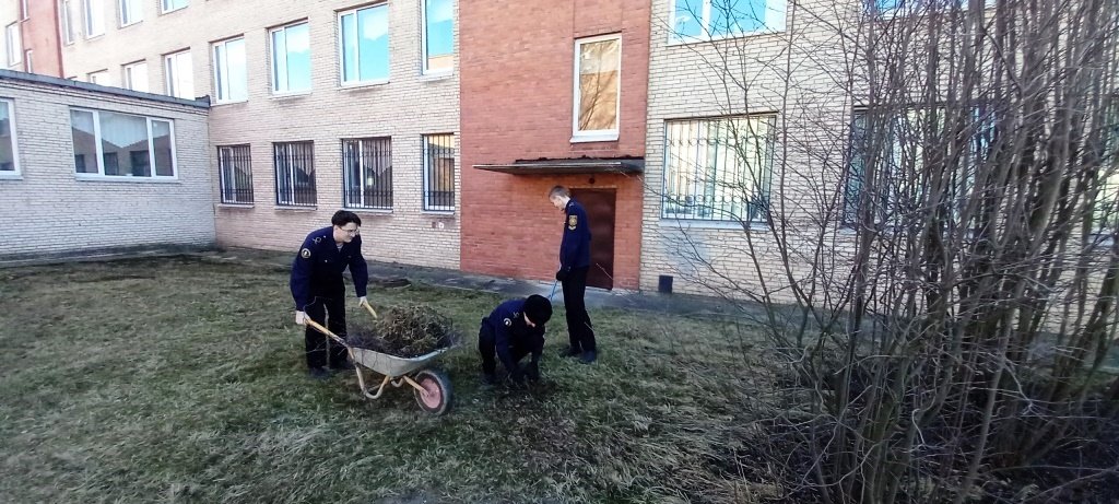 Курсанты МТА вышли на уборку территории Курсанты МТА вышли на уборку территории