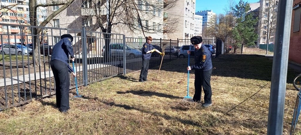 Курсанты МТА вышли на уборку территории Курсанты МТА вышли на уборку территории