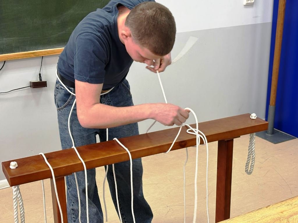 Юные моряки соревнуются в морском многоборье