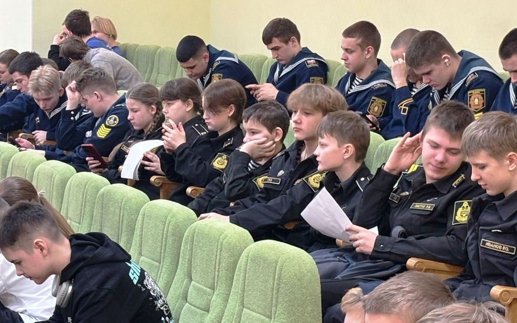 Юные моряки соревнуются в морском многоборье