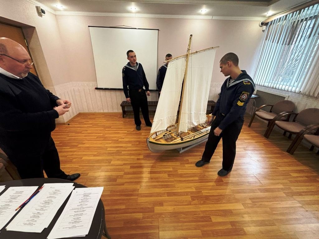 Юные моряки соревнуются в морском многоборье