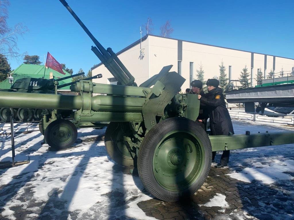 Курсанты Морской технической академии посетили музей «Дорога жизни» Курсанты Морской технической академии посетили музей «Дорога жизни»