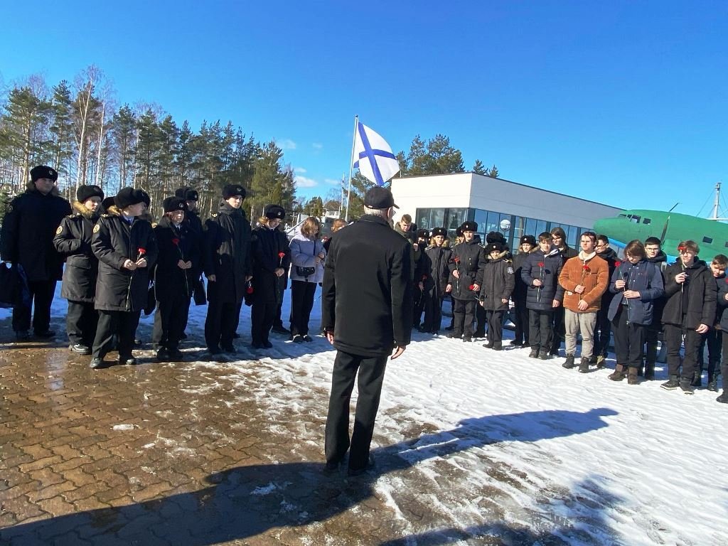 Курсанты Морской технической академии посетили музей «Дорога жизни» Курсанты Морской технической академии посетили музей «Дорога жизни»