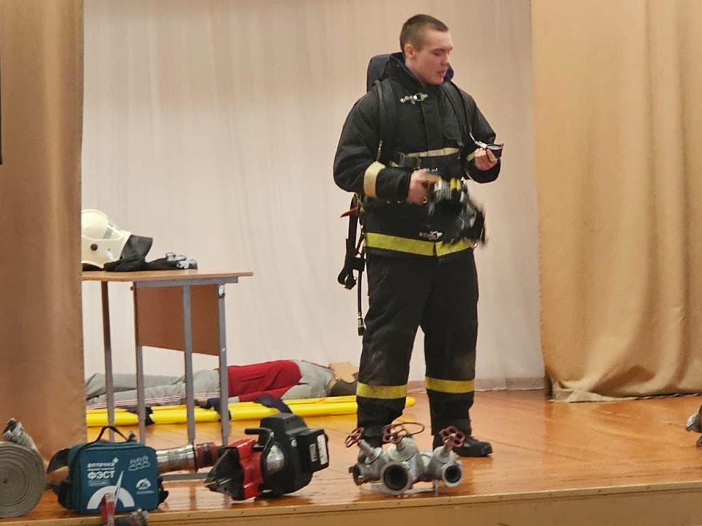 Курсанты как наставники: поддержка школьников в выборе будущей профессии Курсанты как наставники: поддержка школьников в выборе будущей профессии
