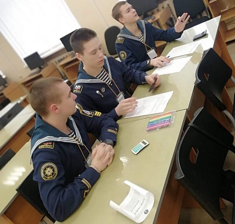 Команда Морской технической сразилась в «Финансовом квизе»